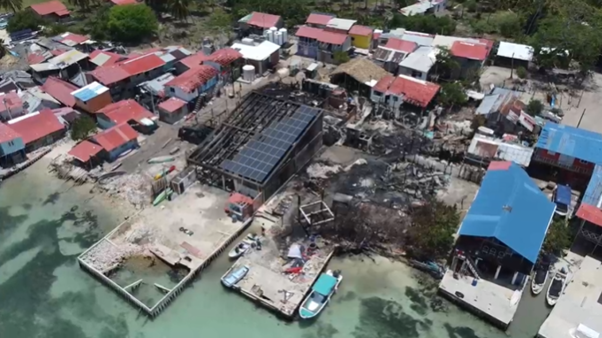 Voraz incendio destruye 16 viviendas en isla Múcura (Bolívar): así fue la operación para controlar emergencia