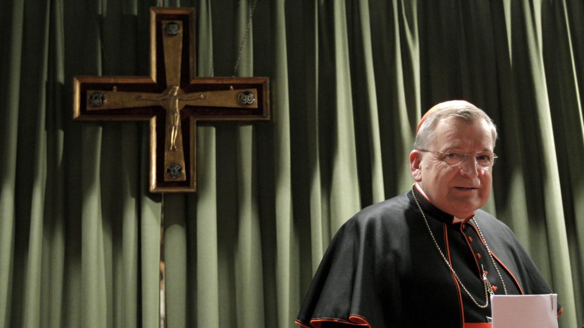 ¿Quién es Raymond Burke, el cardenal estadounidense de la corriente más conservadora y es popular para ser Papa?