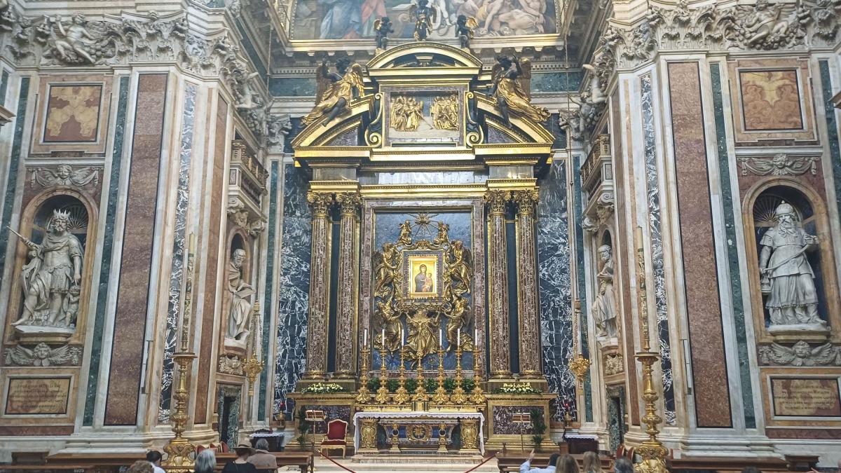 Así es Santa María la Mayor, la bella basílica donde será sepultado el papa Francisco en Roma