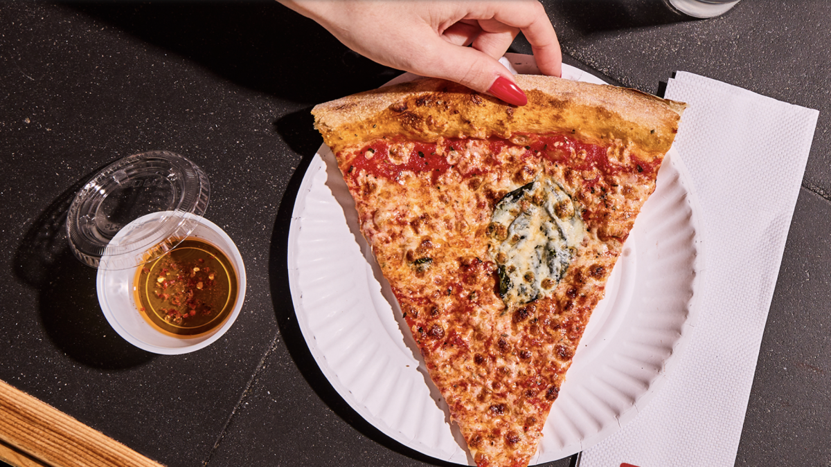 Más de 40 restaurantes de Nueva York ofrecen pizza por 1 dólar: será por tiempo limitado