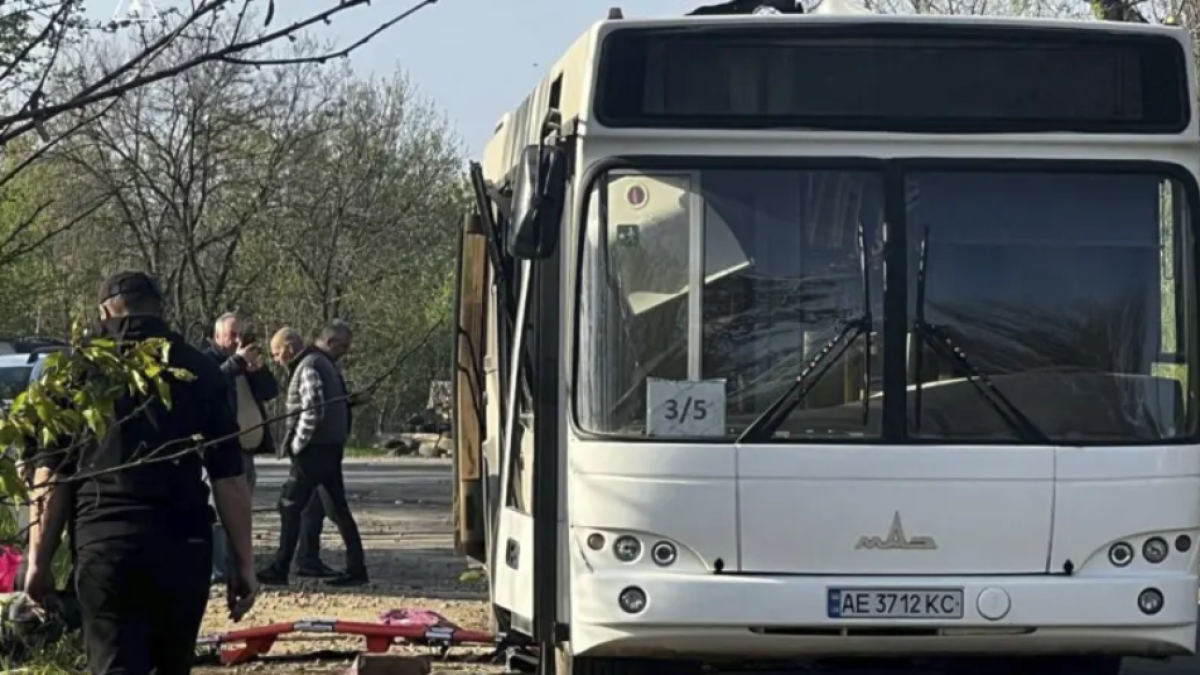 Dron ruso atacó autobús en Ucrania: hay nueve muertos y 30 heridos, según reportes de las autoridades ucranianas