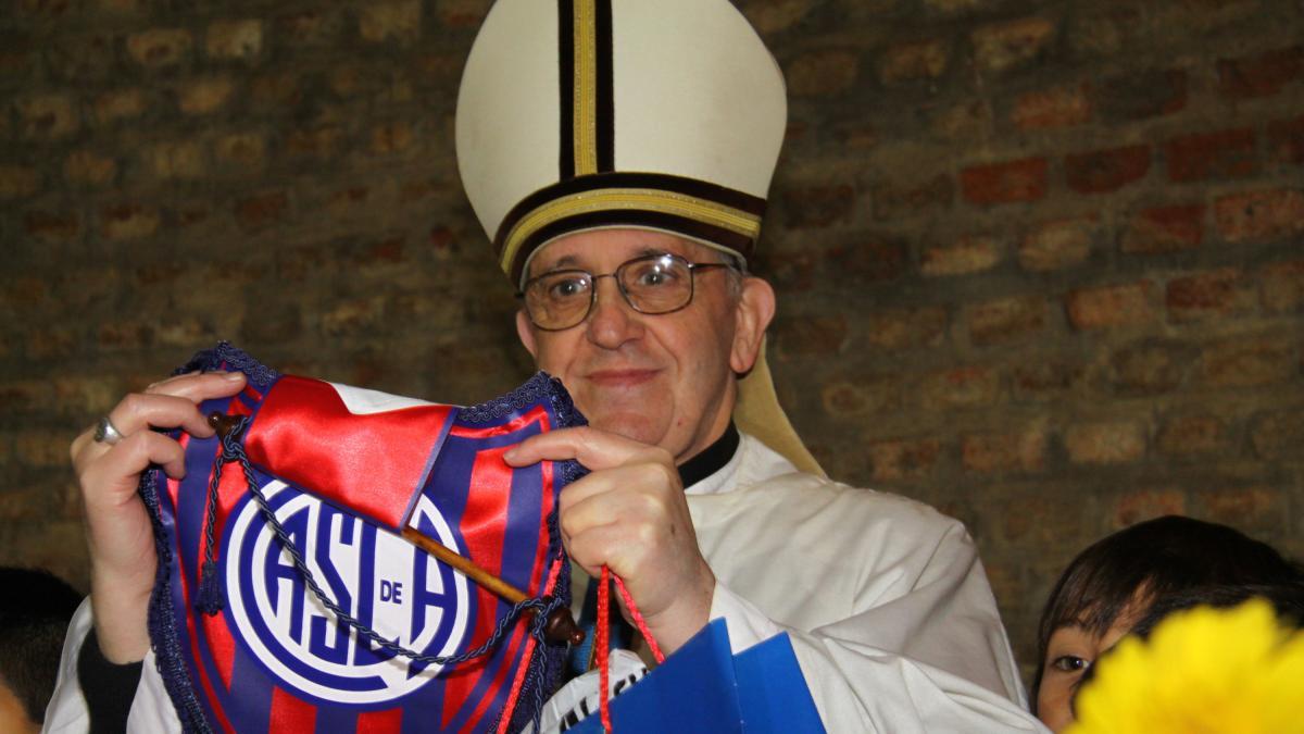 Papa Francisco, que estás en el cielo, ruega siempre por el futbol (Opinión)