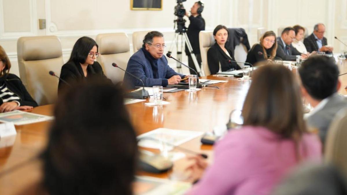 Consejo de ministros y espacios institucionales: CRC defiende que no hubo censura y cumplió normas