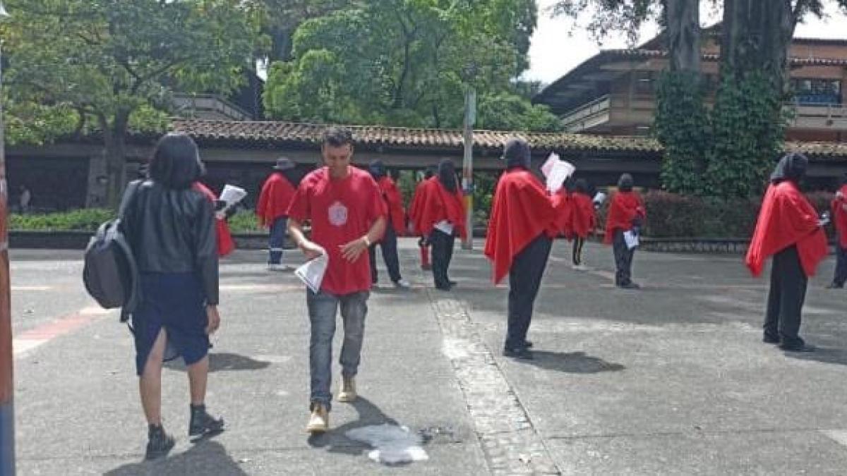 Medellín: Enfrentamiento entre fuerza pública y encapuchados a las afueras de la Universidad de Antioquia
