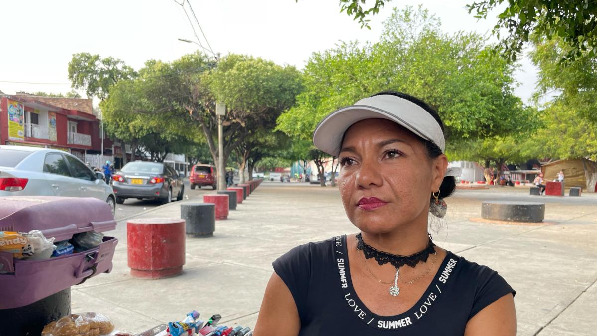 Las luchas de una madre venezolana por vender en un parque de Cúcuta: ‘Si no marcas tu espacio, te lo quitan’