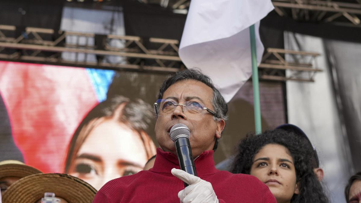 Las reacciones políticas al discurso del presidente Petro durante la radicación de la consulta popular