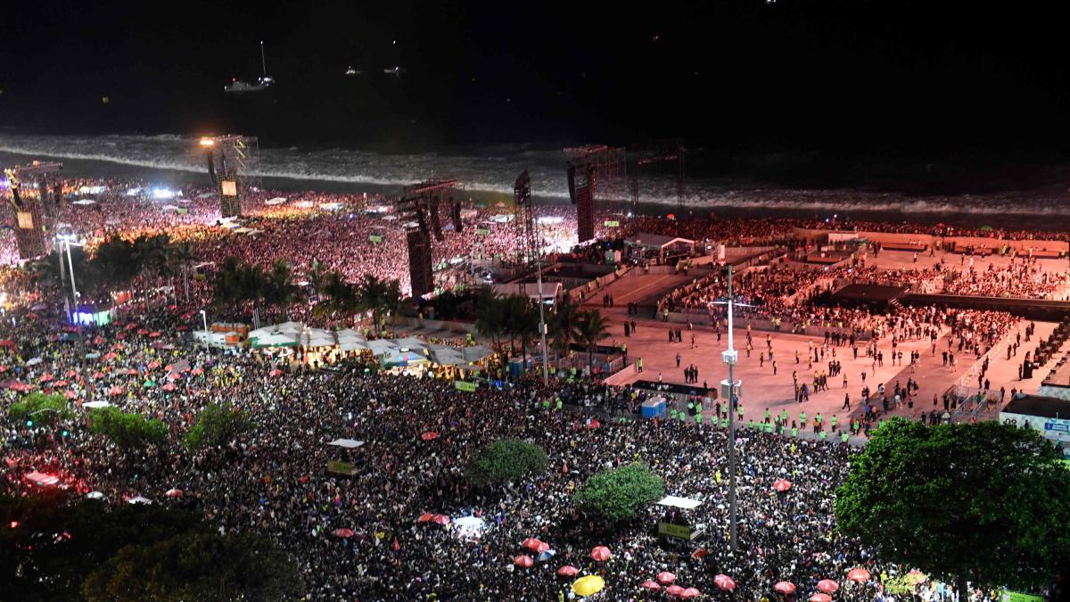 Collares y anillos de oro fueron encontrados en playa de Copacabana tras concierto de Lady Gaga