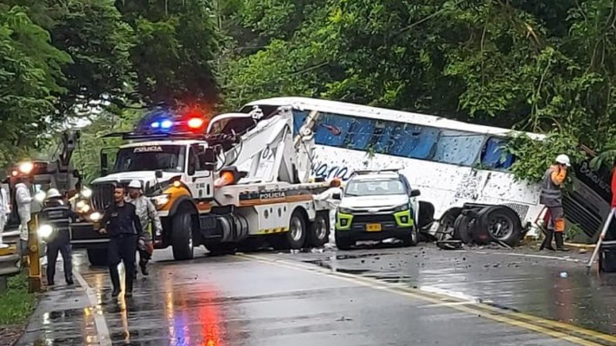 Video| Grave accidente de bus en la vía Mariquita – Armero deja al ...
