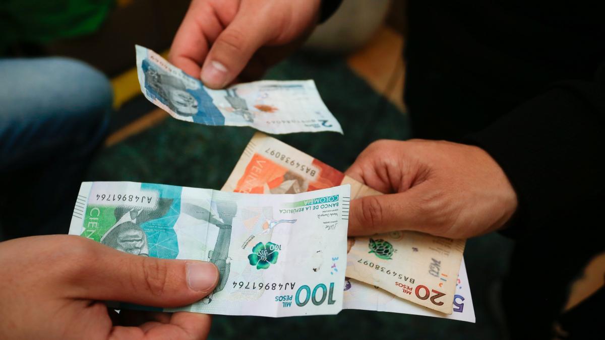 ¿Le cuesta ahorrar cada mes? Estos consejos prácticos le ayudarán a hacerlo sin sacrificios ni estrés financiero