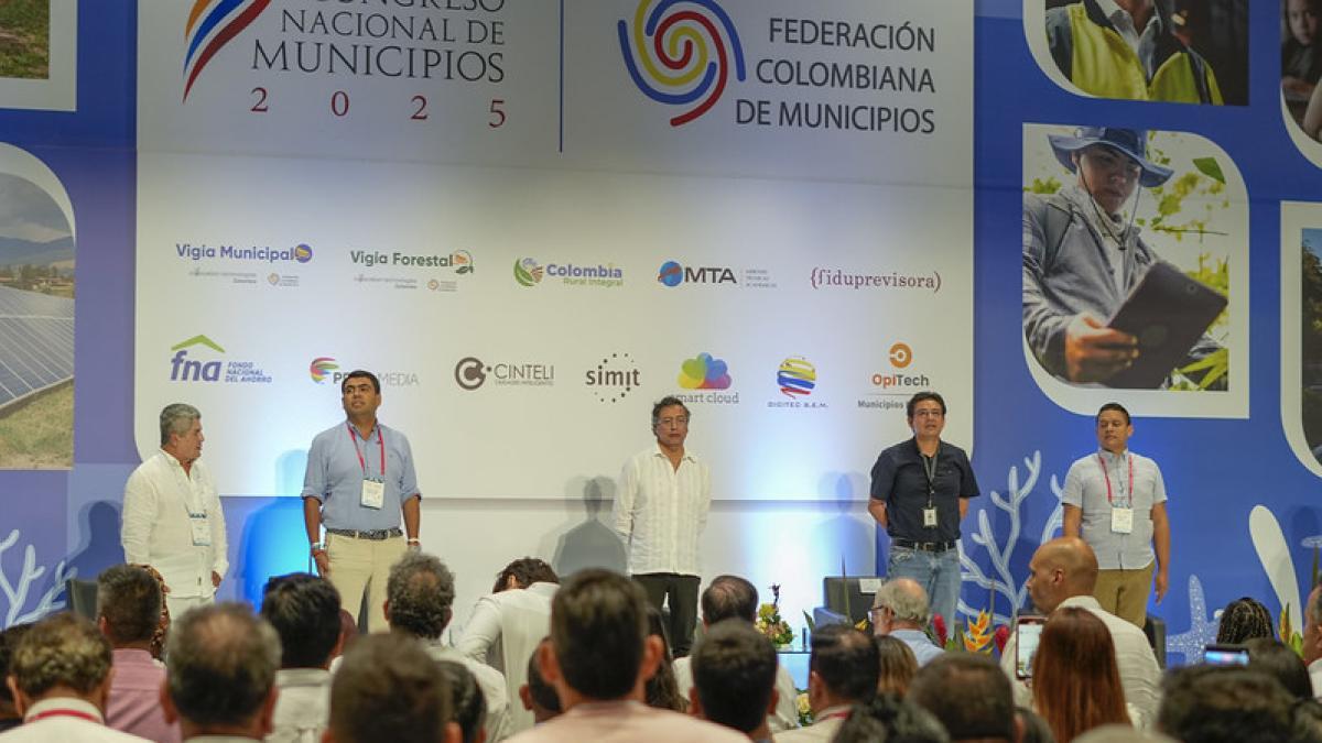 ‘Se intento un ahorcamiento financiero del Gobierno’, presidente Petro tras reclamo de alcaldes en Fedemunicipios