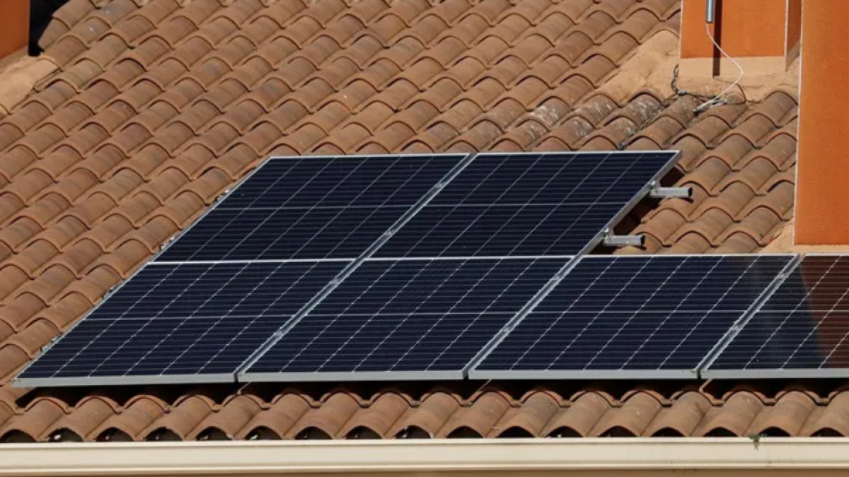 Subsidio para instalar paneles solares: así pueden acceder los hogares de estos estratos en Colombia