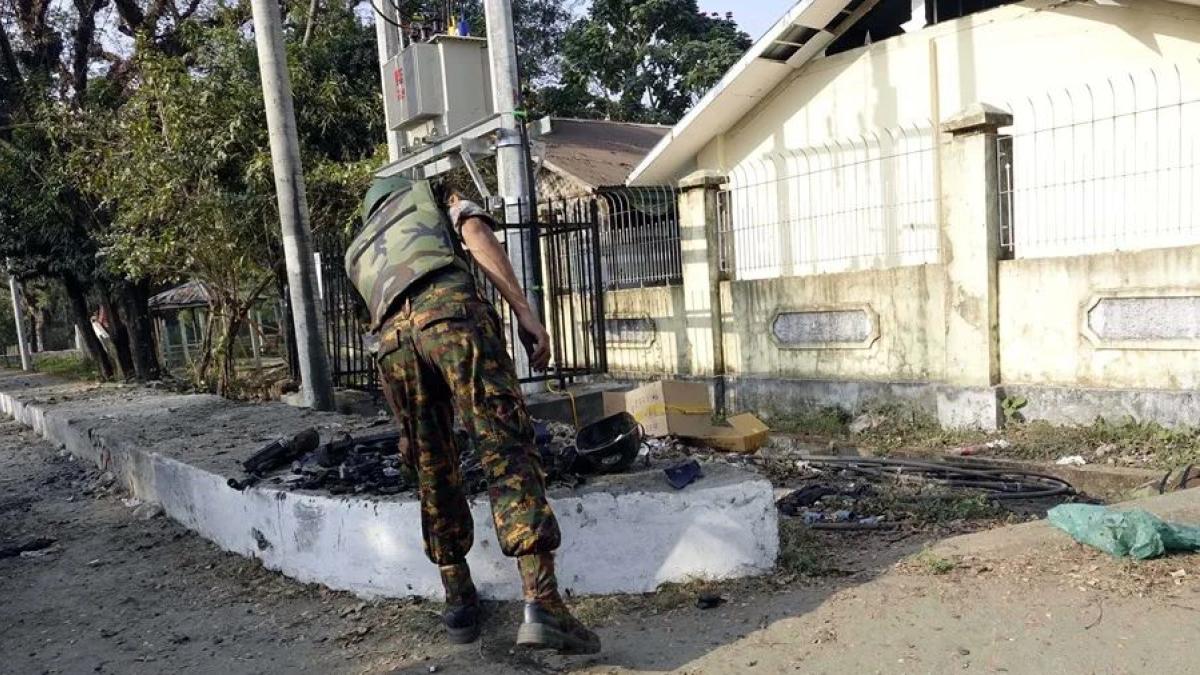Al menos 17 muertos, entre ellos niños, tras bombardeo militar contra escuela en Birmania