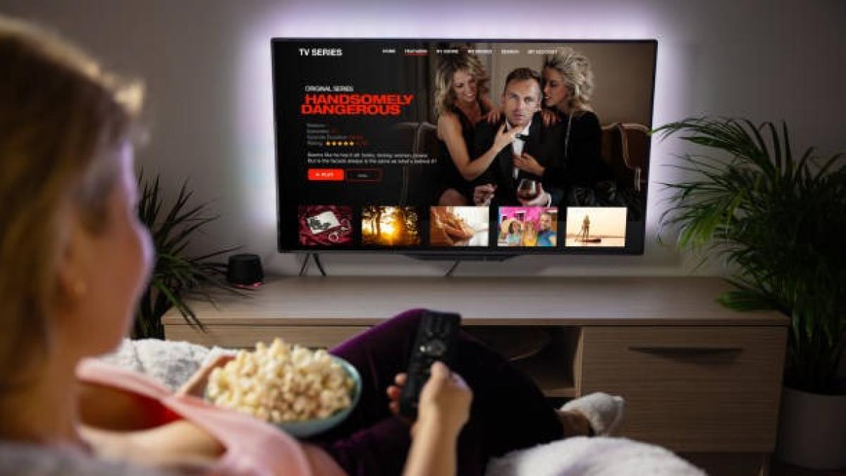 ¿Qué significa cuando alguien ve varias veces la misma serie o película, según la psicología?