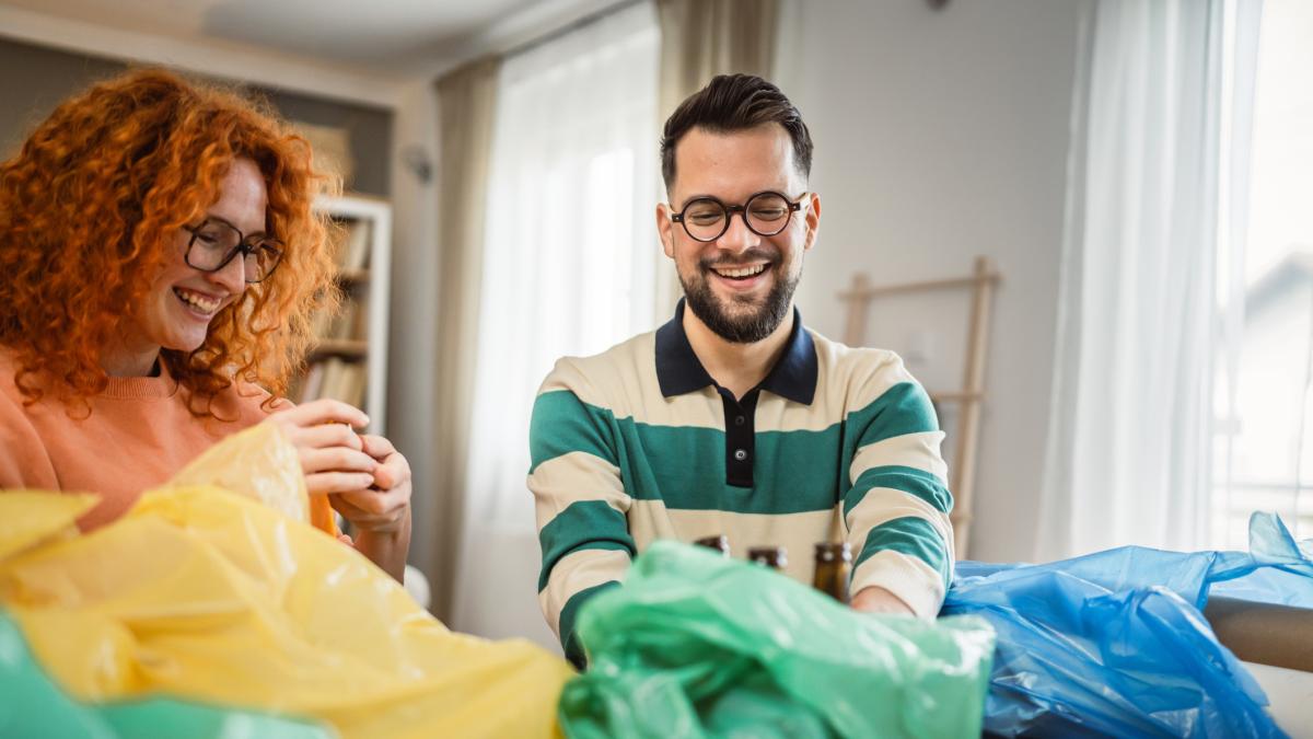 ¿Qué significa cuando alguien guarda bolsas dentro de otra bolsa, según la psicología?