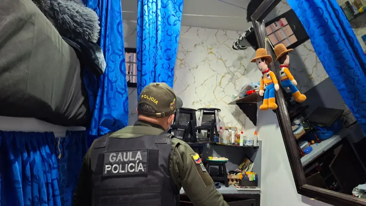 Gaula desmanteló call center criminal en la cárcel de Cómbita: hallaron equipos tecnológicos, armas y libretos para extorsionar bogotanos