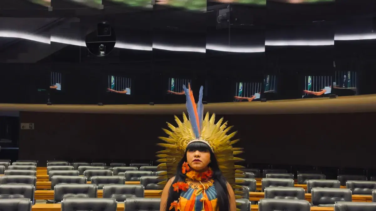 ‘No podemos negociar la Amazonia, negociar la Amazonia es negociar nuestra propia existencia’: Célia Xakriabá, diputada indígena de Brasil
