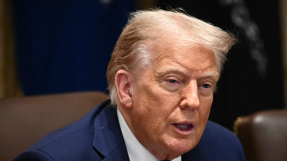 El presidente de Estados Unidos, Donald Trump, reaparece con más de 40 mensajes en su red social Truth Social tras rumores sobre su salud