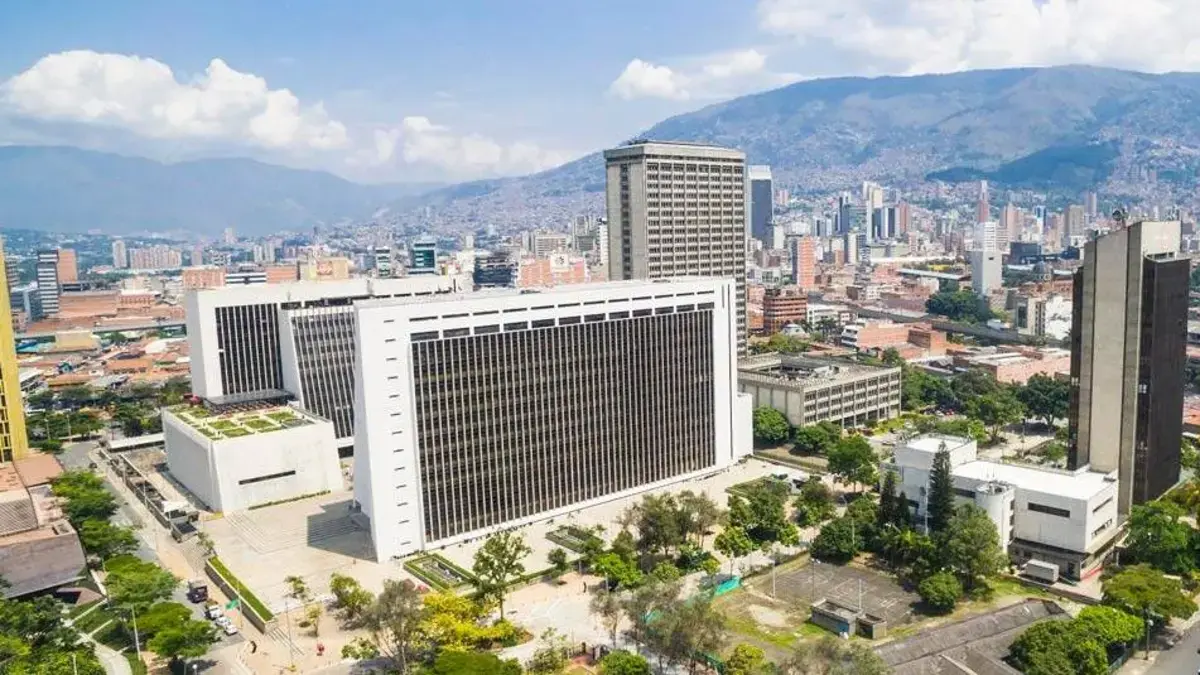 Abogado y exasesor de la alcaldía de Medellín fue atacado por un habitante de calle en el centro de la ciudad; esto se sabe