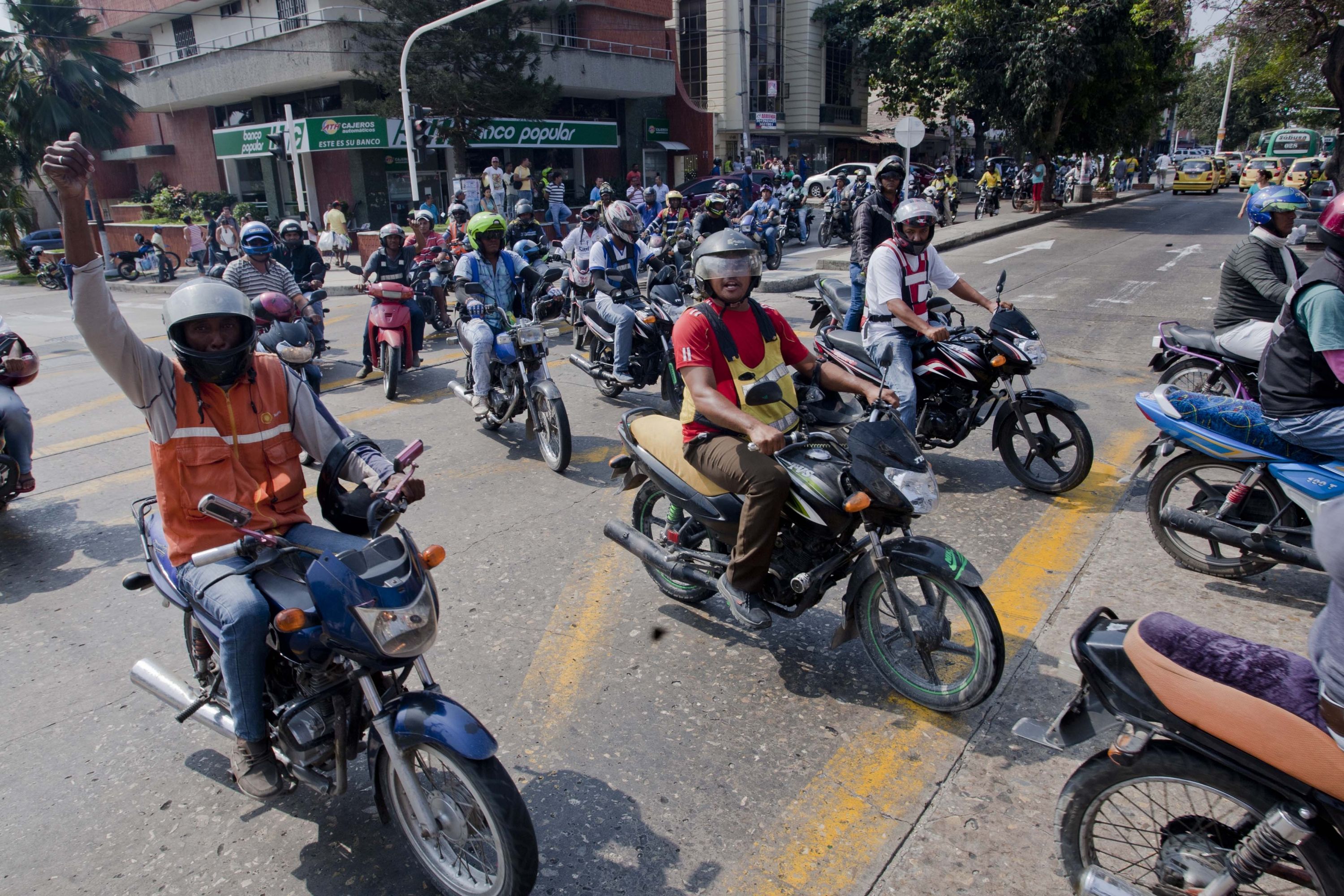 Mototaxismo Colombia: el riesgoso transporte ilegal que se expande sin ...
