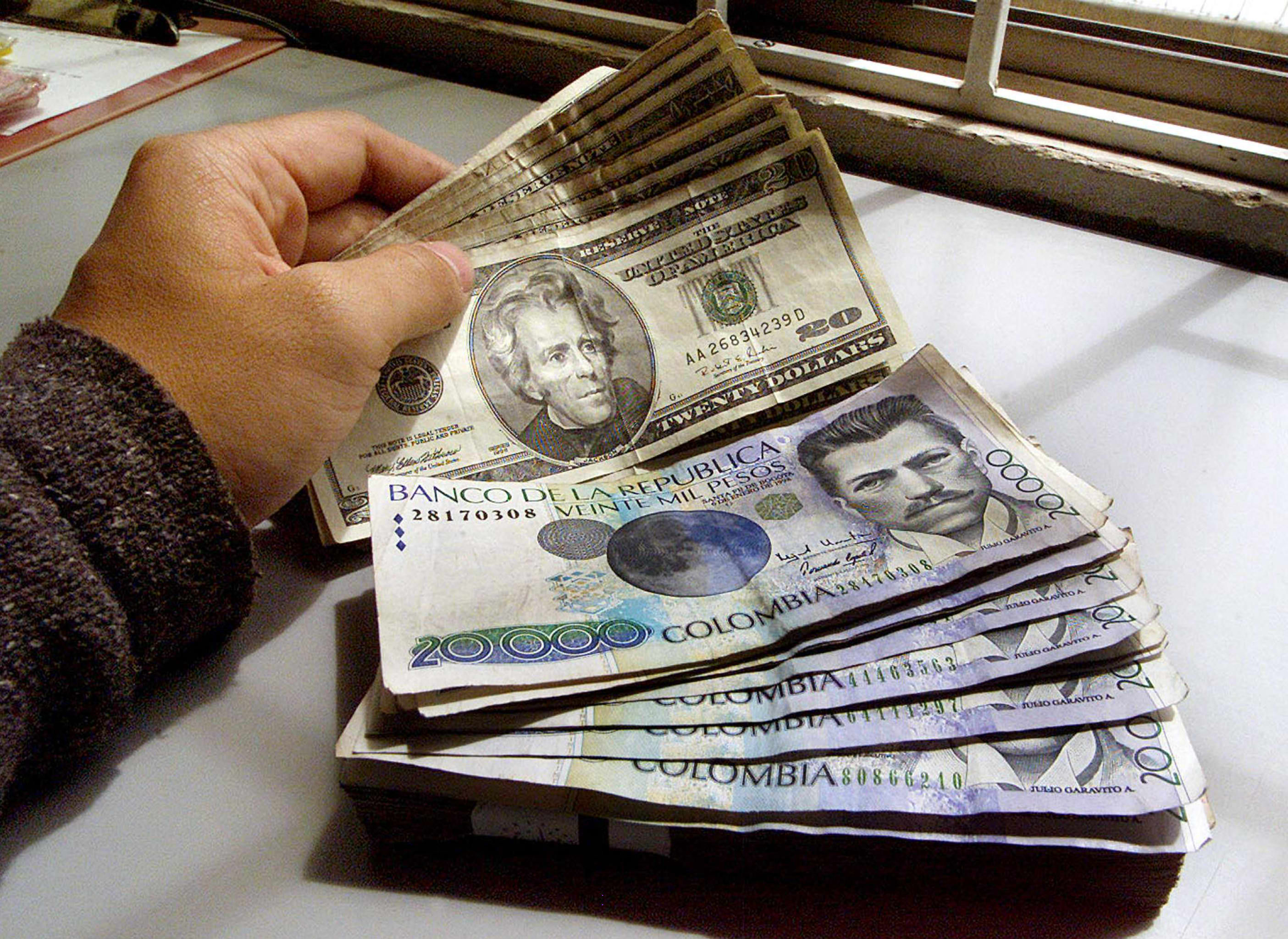 Una tasa de cambio en niveles de 3.040 pesos no se veía desde el pasado 14 de julio, cuando el precio de la divisa alcanzó los 3.043,6 pesos.