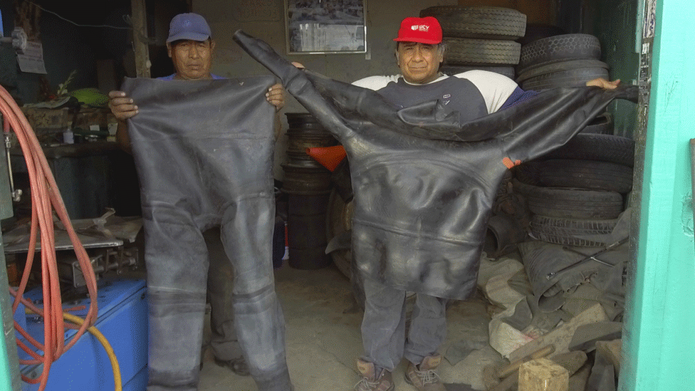Usaba un traje hecho con caucho extraído de llantas de camión. (Foto: V. M. Vásquez)