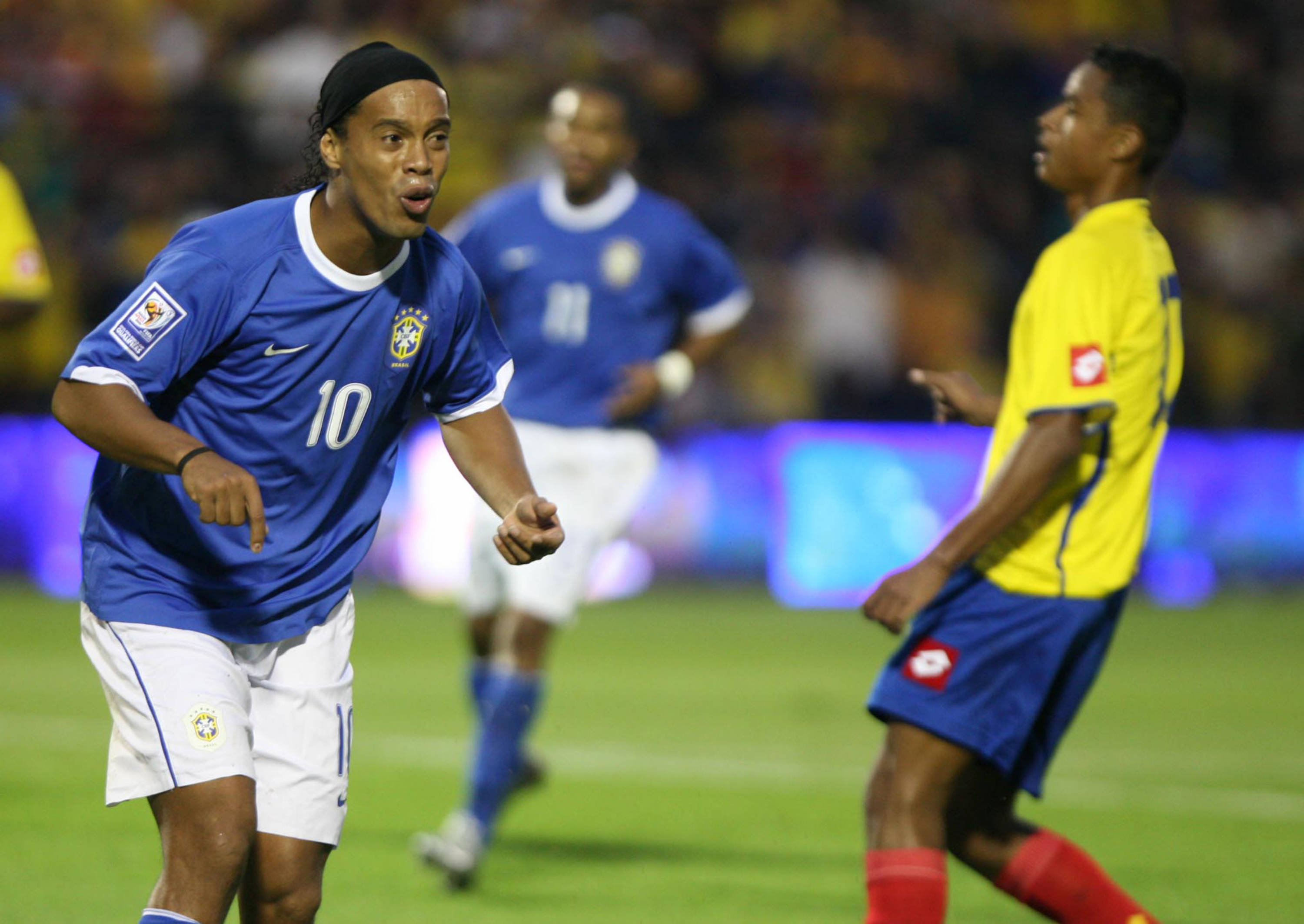 Ronaldinho en El Campín, con la camiseta de Brasil, el 14 de octubre de 2007.