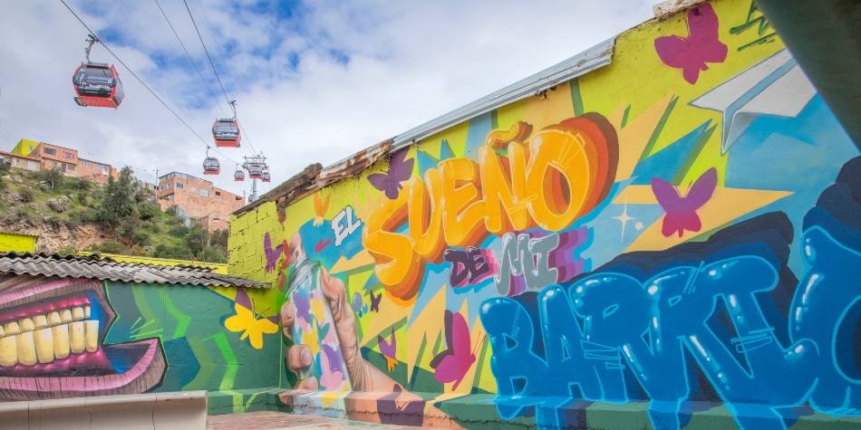 Los murales son uno de los atractivos que surgieron junto al cable. Colectivos organizan recorridos para conocerlos.