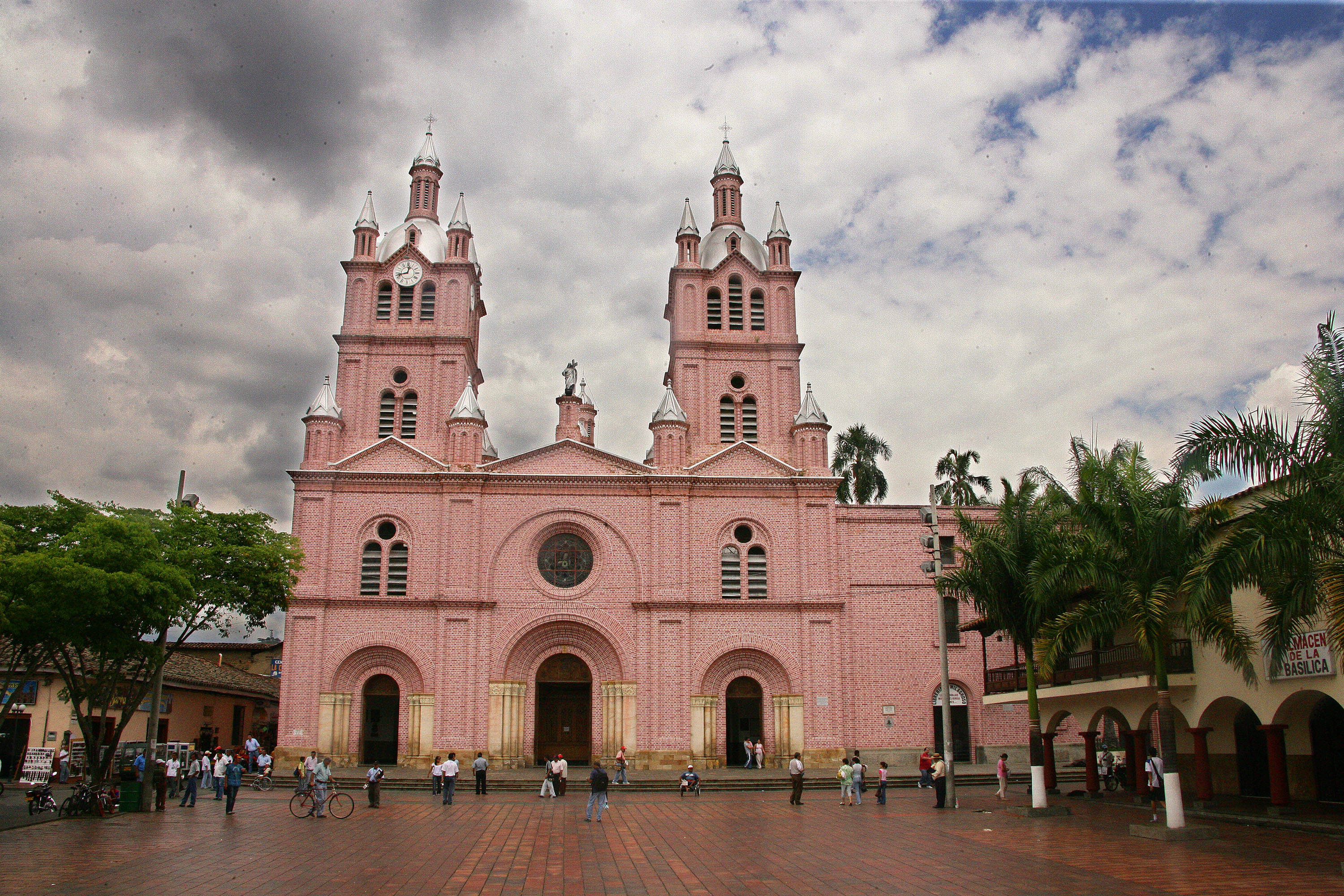Iglesia en Semana Santa. Señoer de los Milagros de Buga.