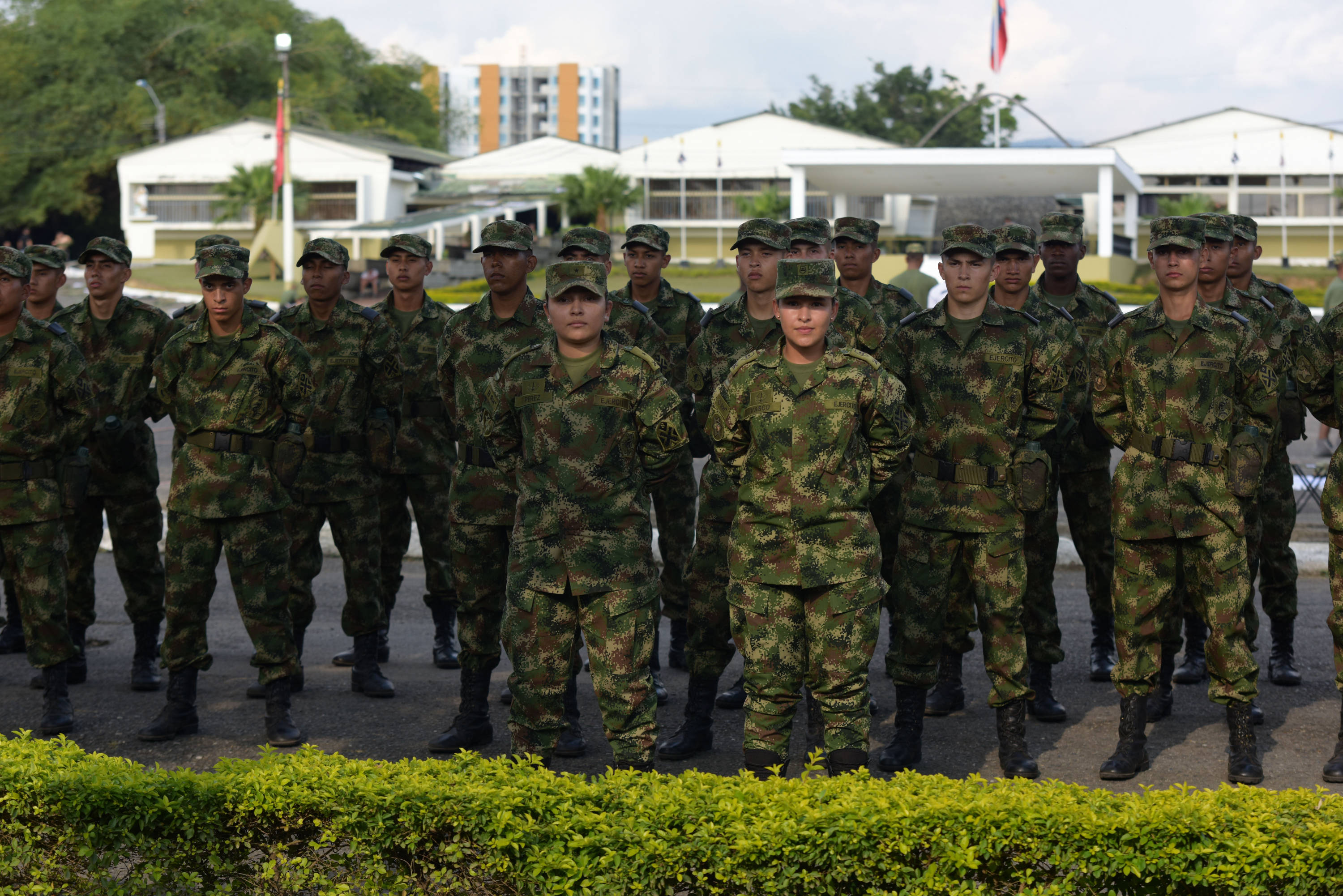 Las militares, a través de sus enseñanzas y disciplina, han logrado ganarse el respeto del pelotón.