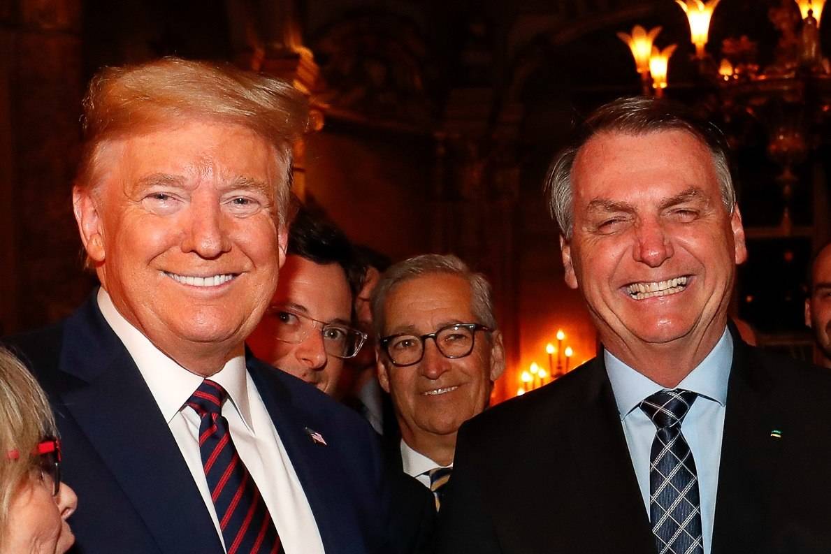 Presidente de Brasil, Jair Bolsonaro, Acompañado de Su Secretario de Prensa, Fabio Wajngarten, Durante una Reunión con el Presidente Estadounidense Donald Trump. Wajngarten Dio Positivo A PrueBa Para Coronavirus.