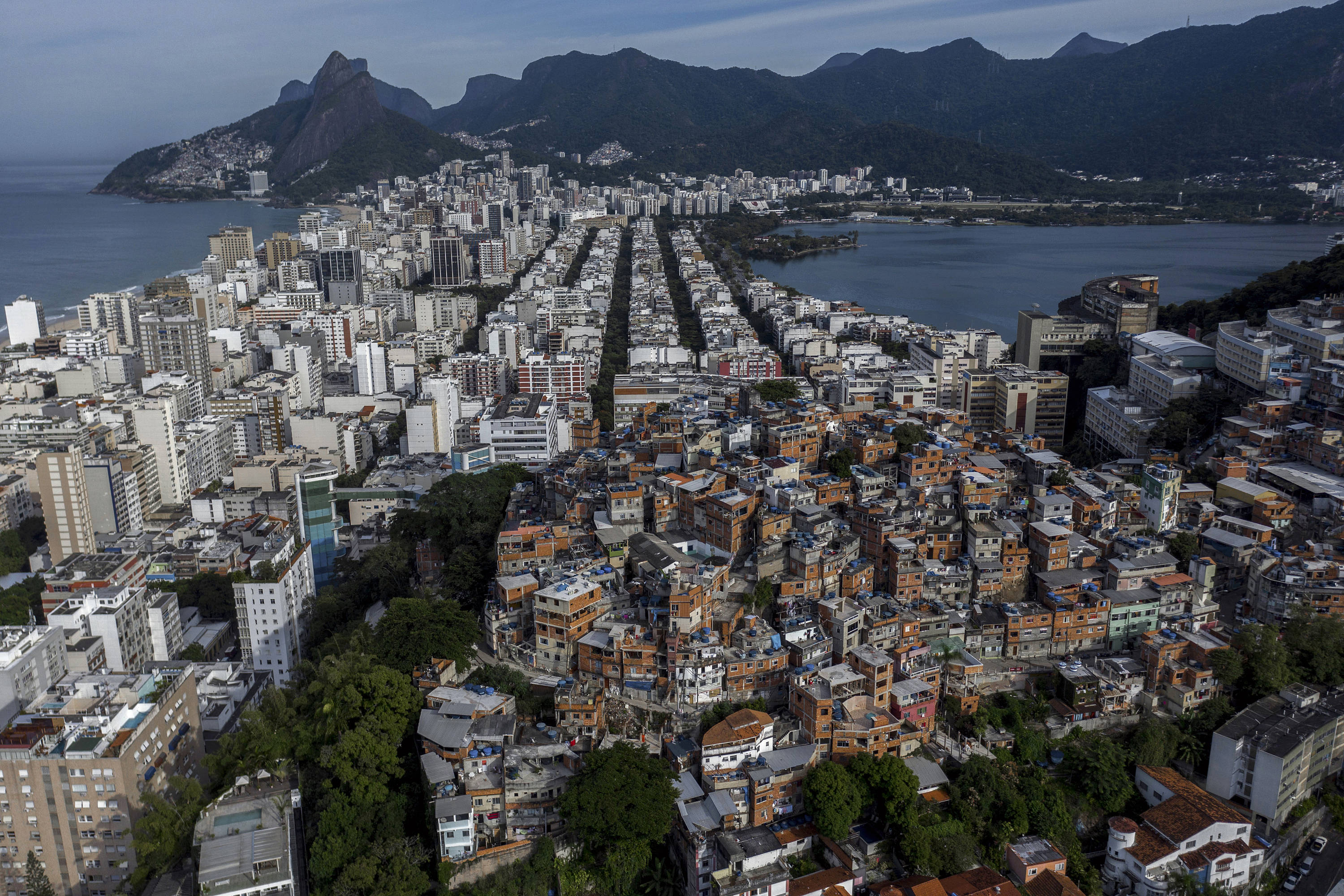 Brasil es el país de América Latina más golpeado por el virus y el segundo el mundo después de Estados Unidos.