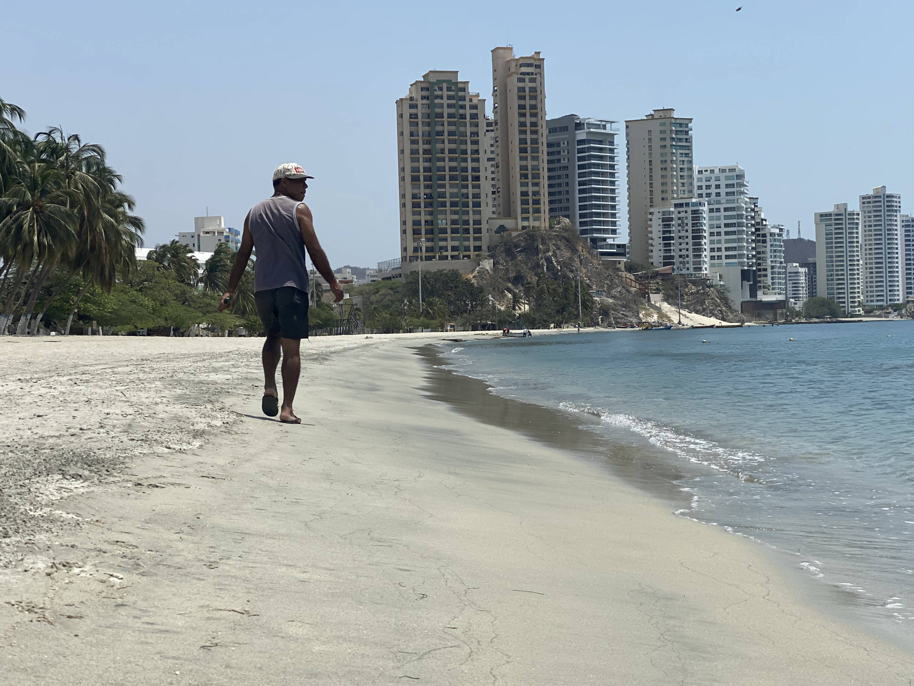 El panorama de las playas de Santa Marta y poblaciones cercanas, refleja el duro panorama de su economía.
