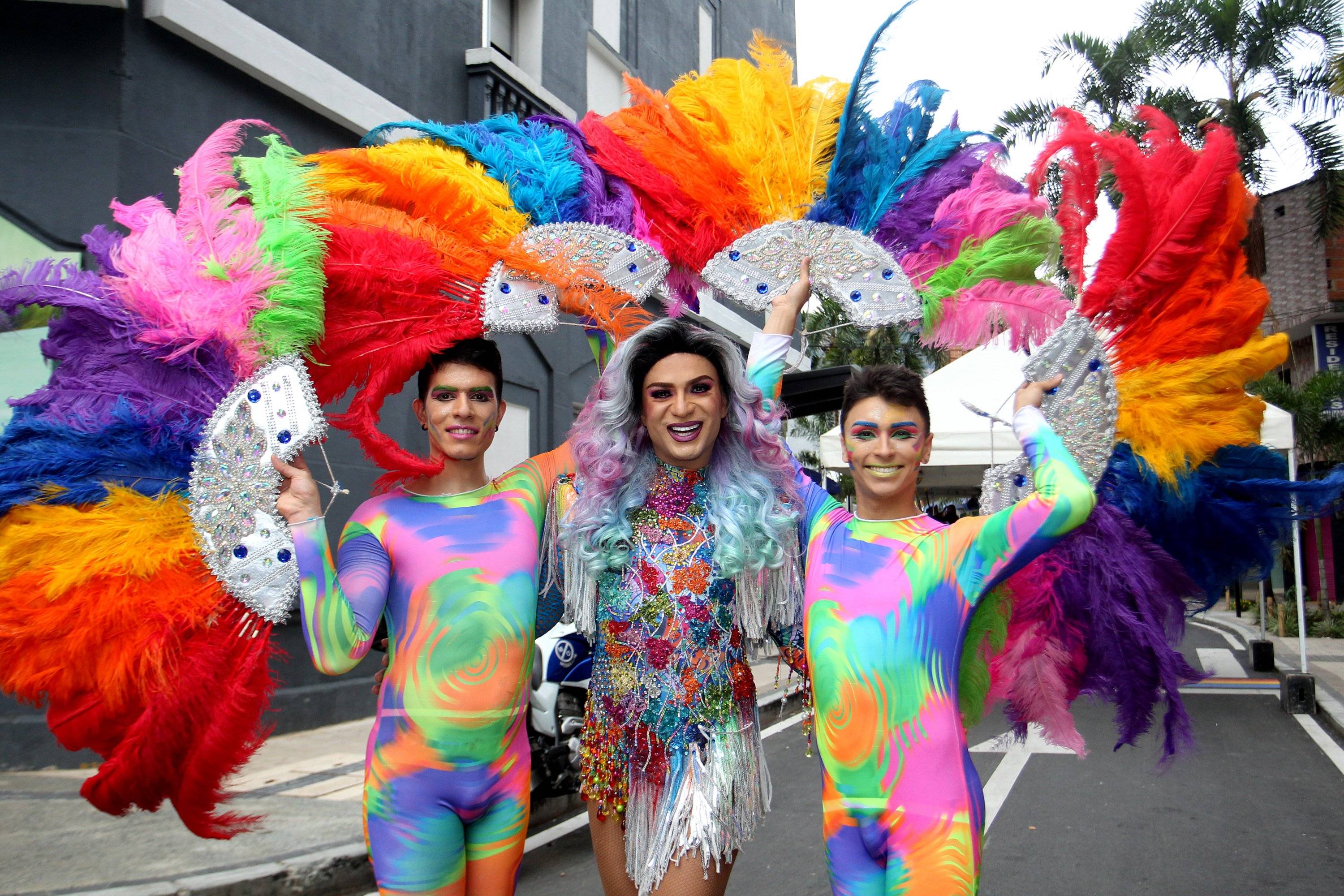 La entidad advirtió de humillaciones y límites para vestir acorde con su identidad, entre otras barreras. En junio se celebró el mes del orgullo gay. En la foto, una manifestación en Medellín.