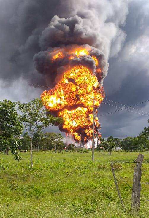 Personas armadas ingresaron al lugar, intimidaron y obligaron a evacuar a los trabajadores y luego activaron artefacto explosivo.