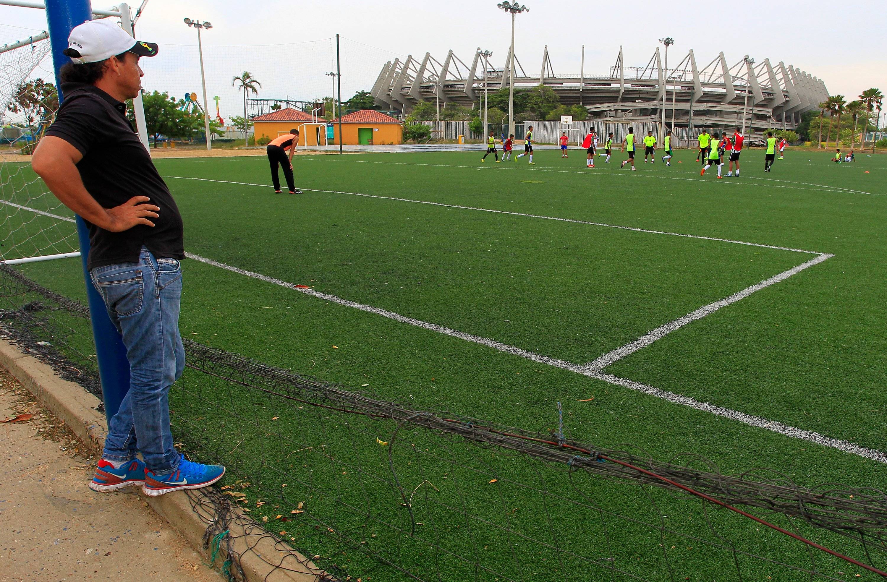 Aspecto de Las Canghas externas Al Estadio Metropolitano, Hace Cinco Años.