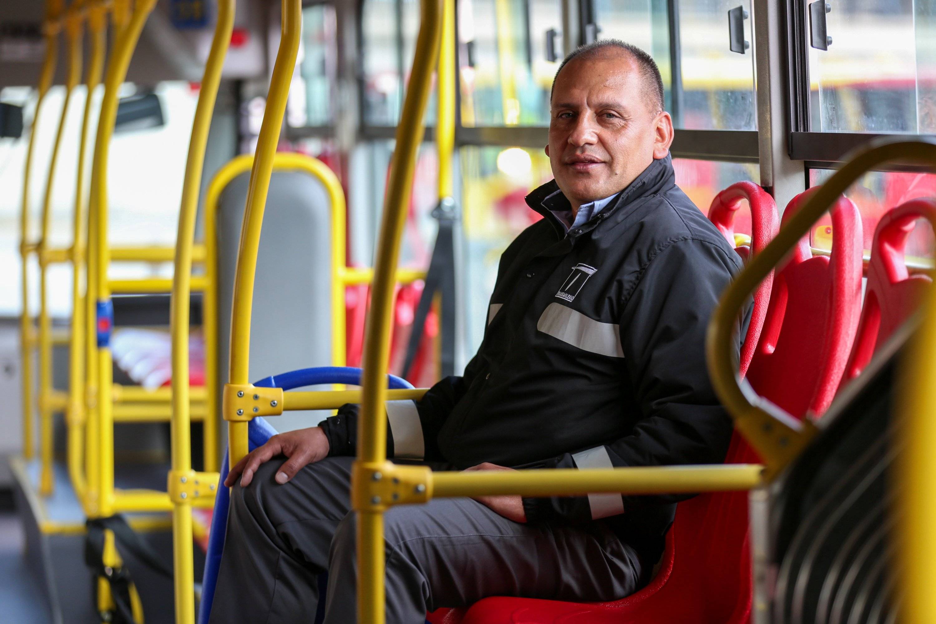 ¿Cuánto dinero gana un conductor de los buses de Transmilenio?