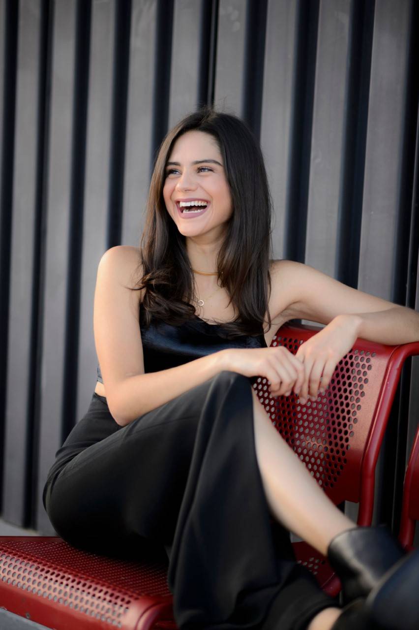 Sasha Calle, uma atriz de origem colombiana, que interpretará Supergirl.