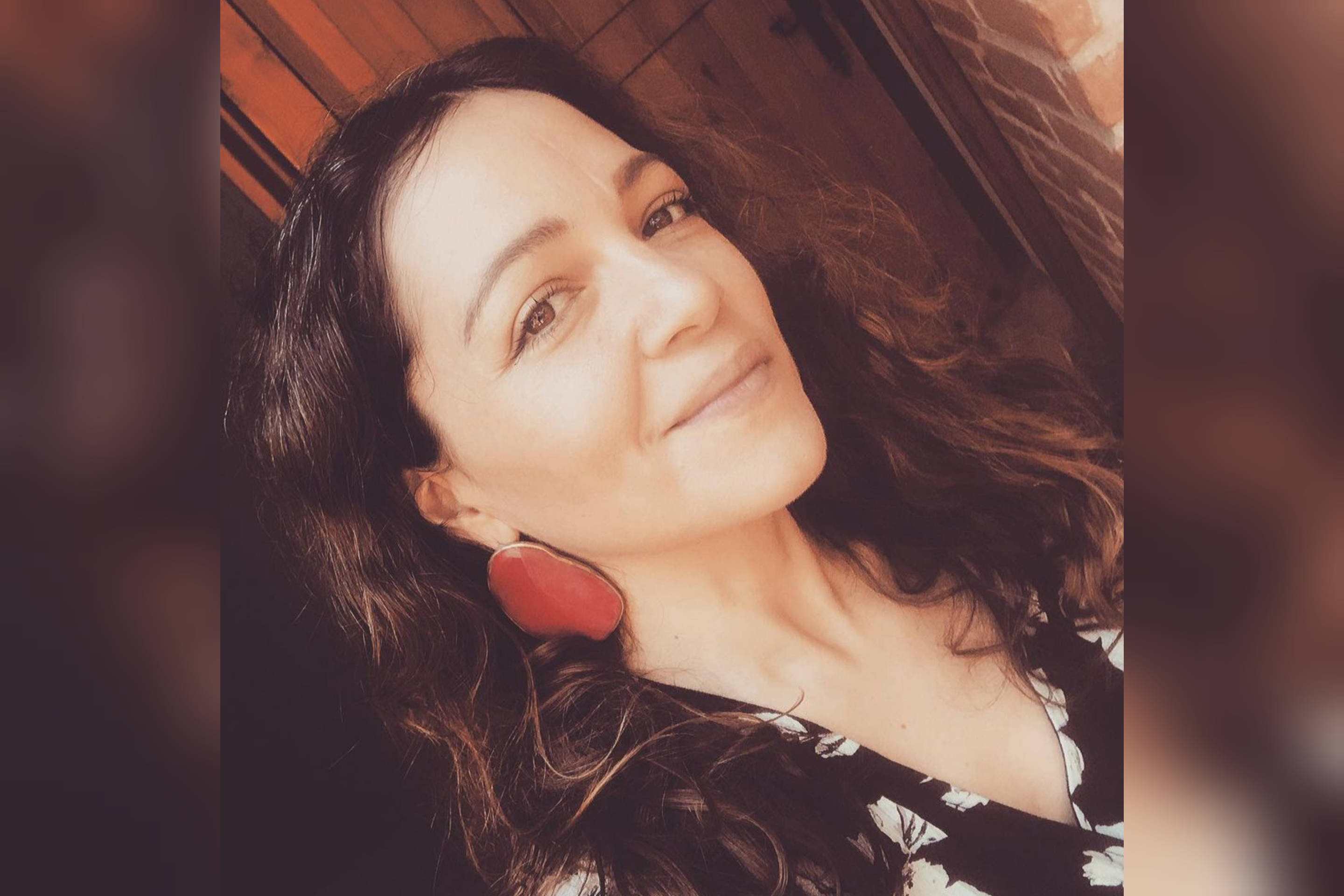 Lafourcade ha affermato di aver vissuto momenti di violenza in molte delle sue relazioni passate.