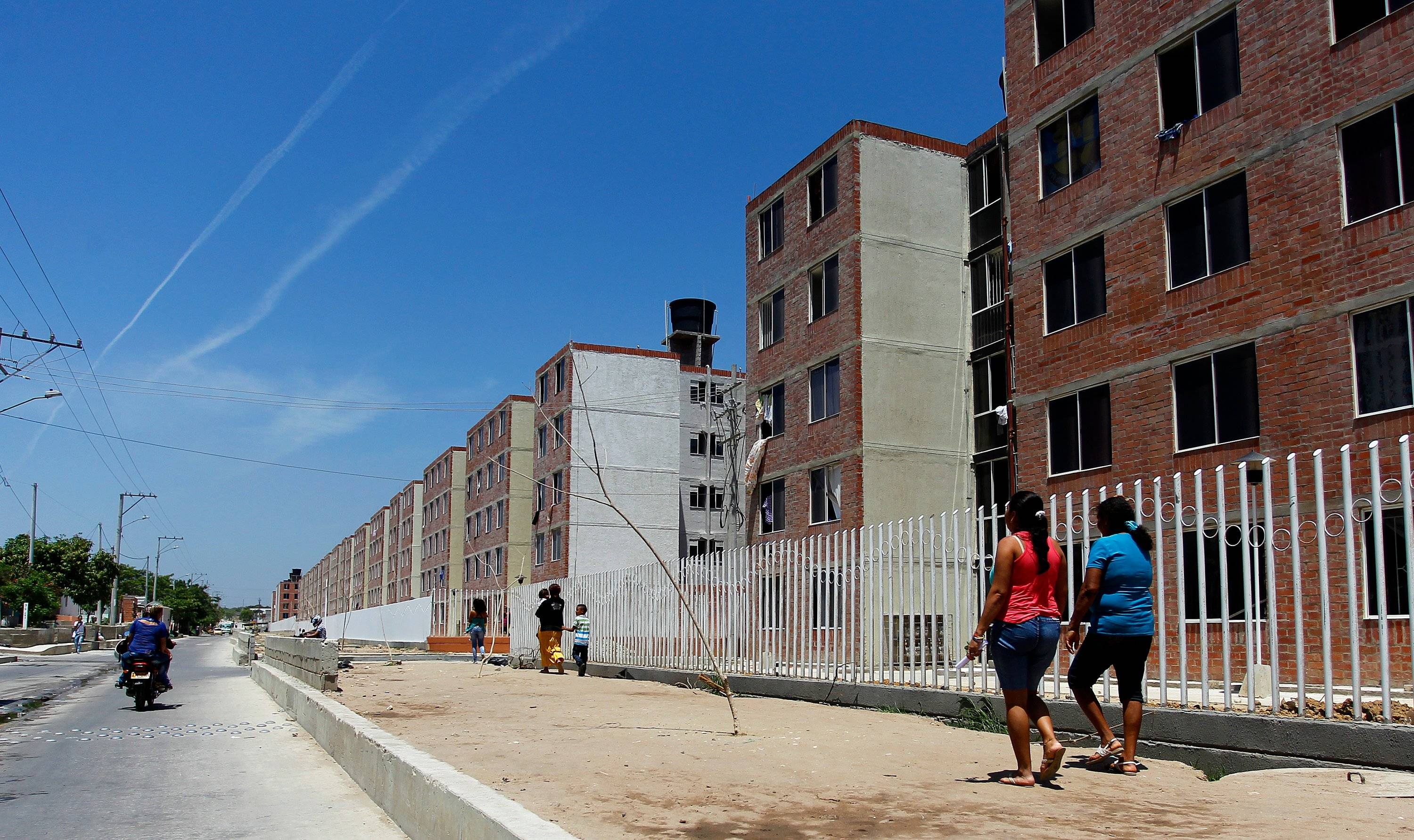 EN Las Gardenias Hay 4.080 Apartamentos en los Que Viven Unas 25.000 Personas.