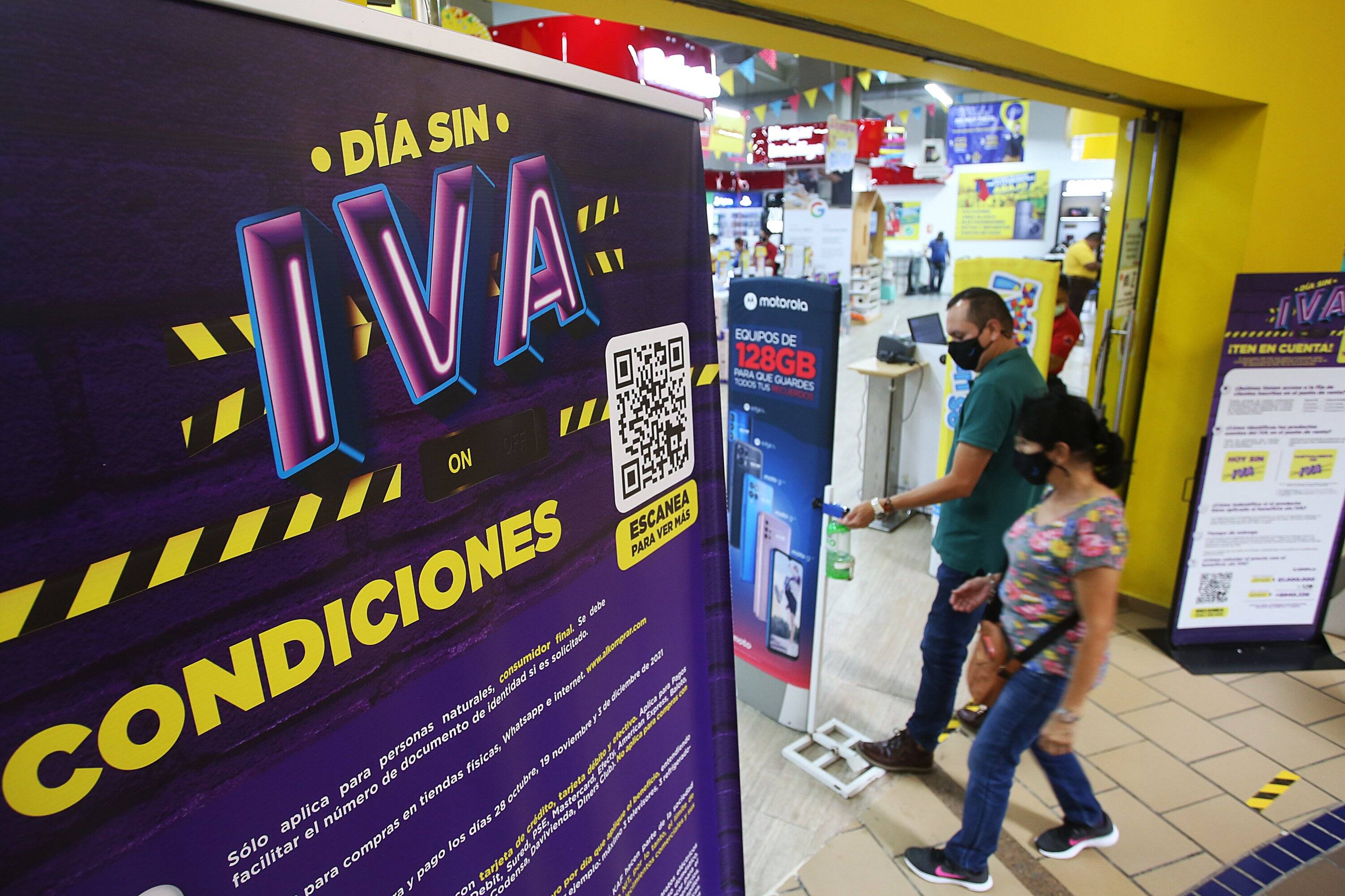 En Cali transcurre el día sin IVA con buena afluencia de público.