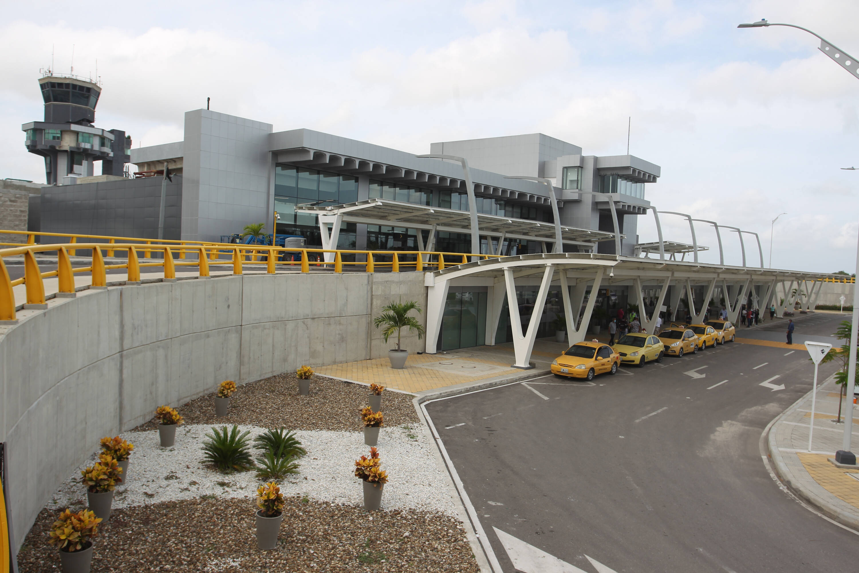 Aeropuerto Ernesto Cortissoz de Barranquilla, Ubicado en Soledad, Atlánico.
