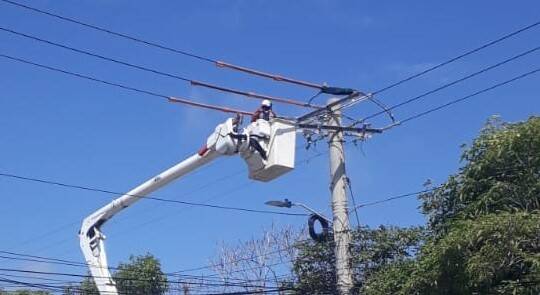 Air-e  inició la instalación de 34 transformadores y macromedidores, 207 postes y 10,75 kilómetros de redes nuevas en el sur de Barranquilla.