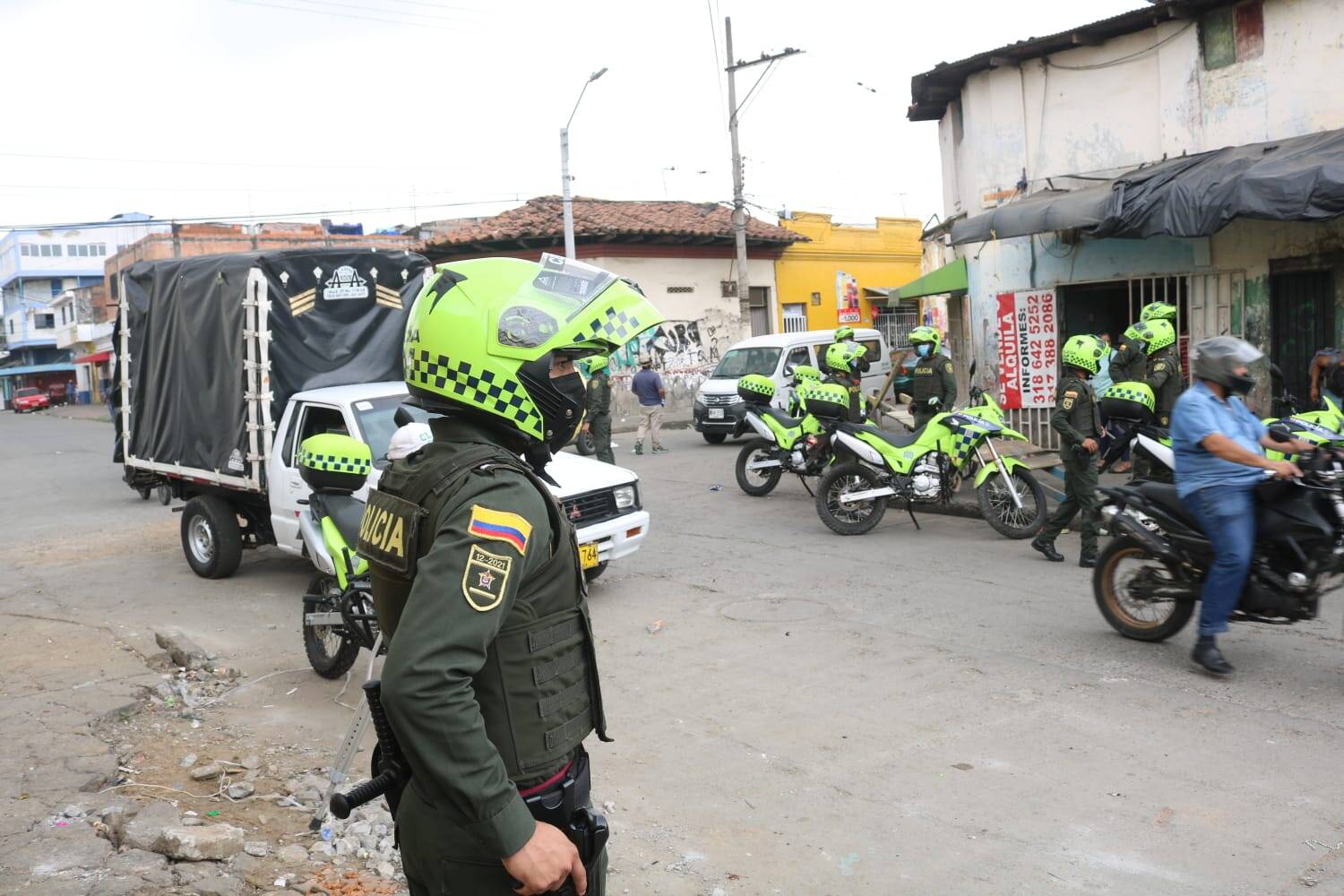 La Policía Metropolitana de Cali adelantó un extenso despliegue en la comuna 15.