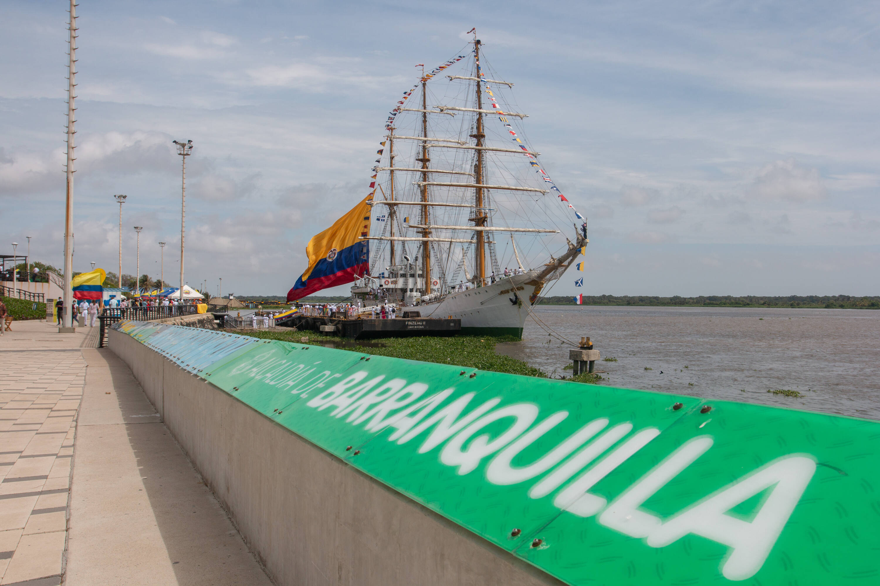 Buque Gloria Visita El Norte de Barranquilla en El Gran Malecón.