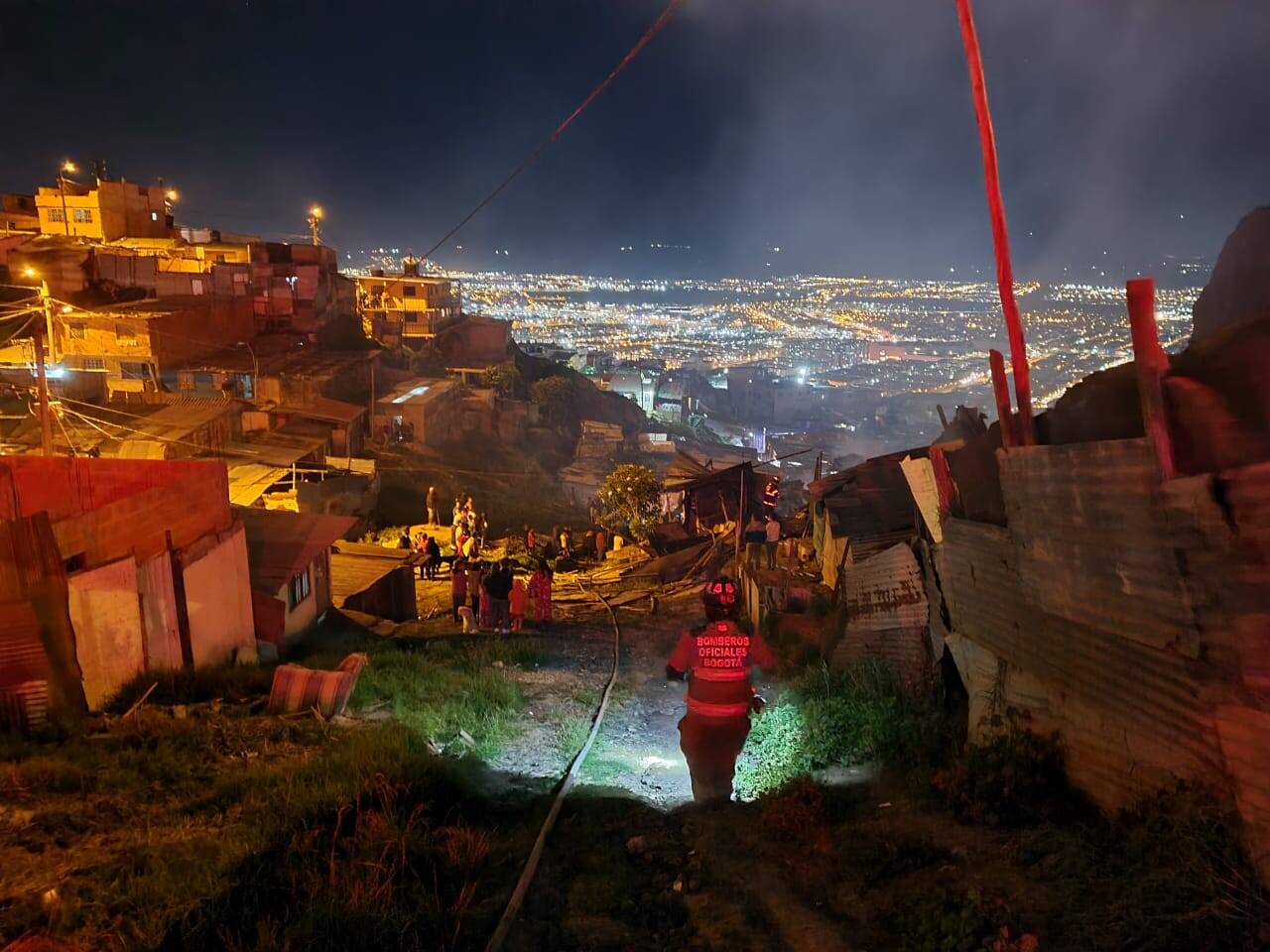 El incendio dejó cinco viviendas afectadas.