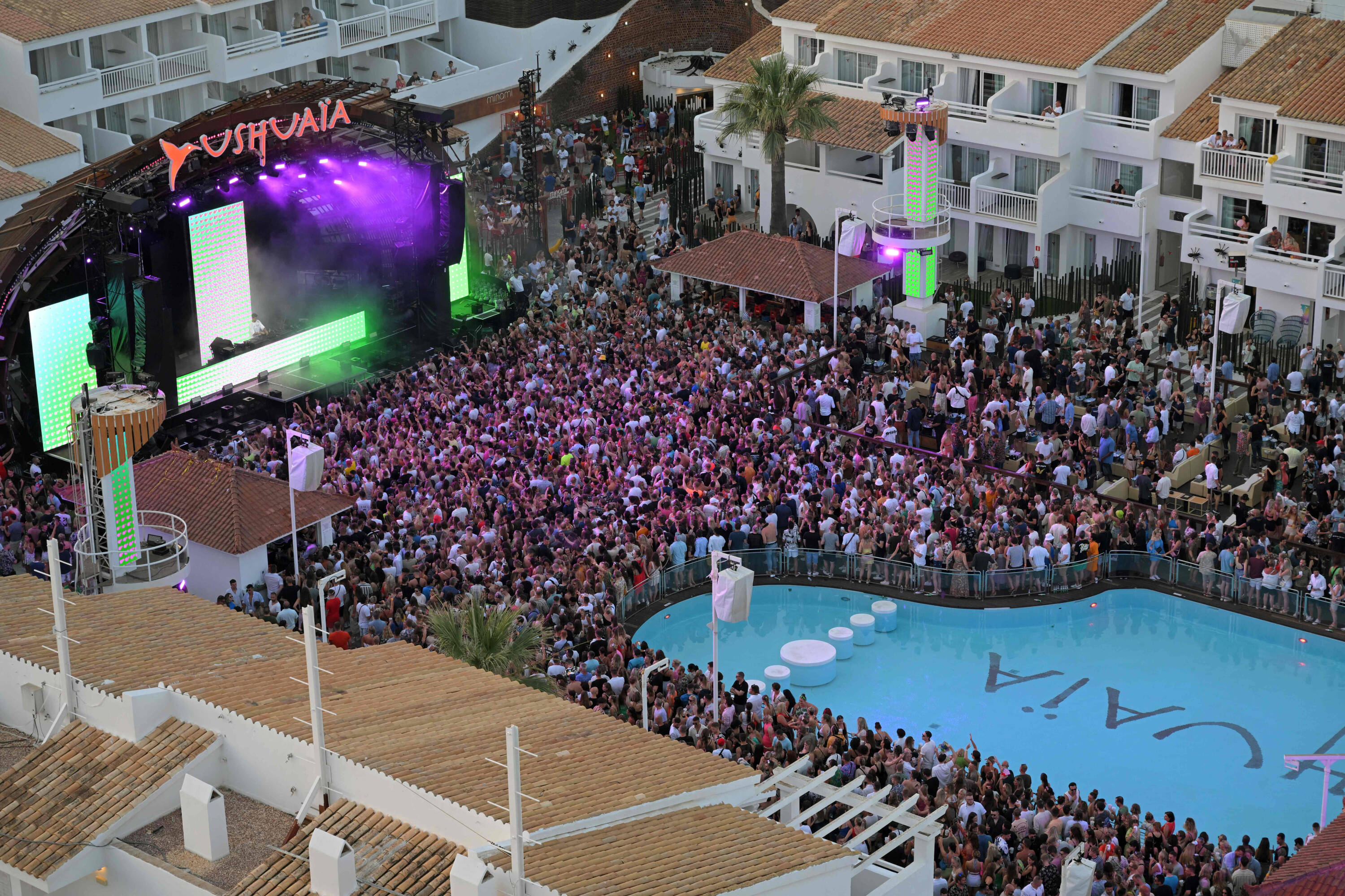Discotecas de Ibiza reabren sus puertas sin ninguna restricción.