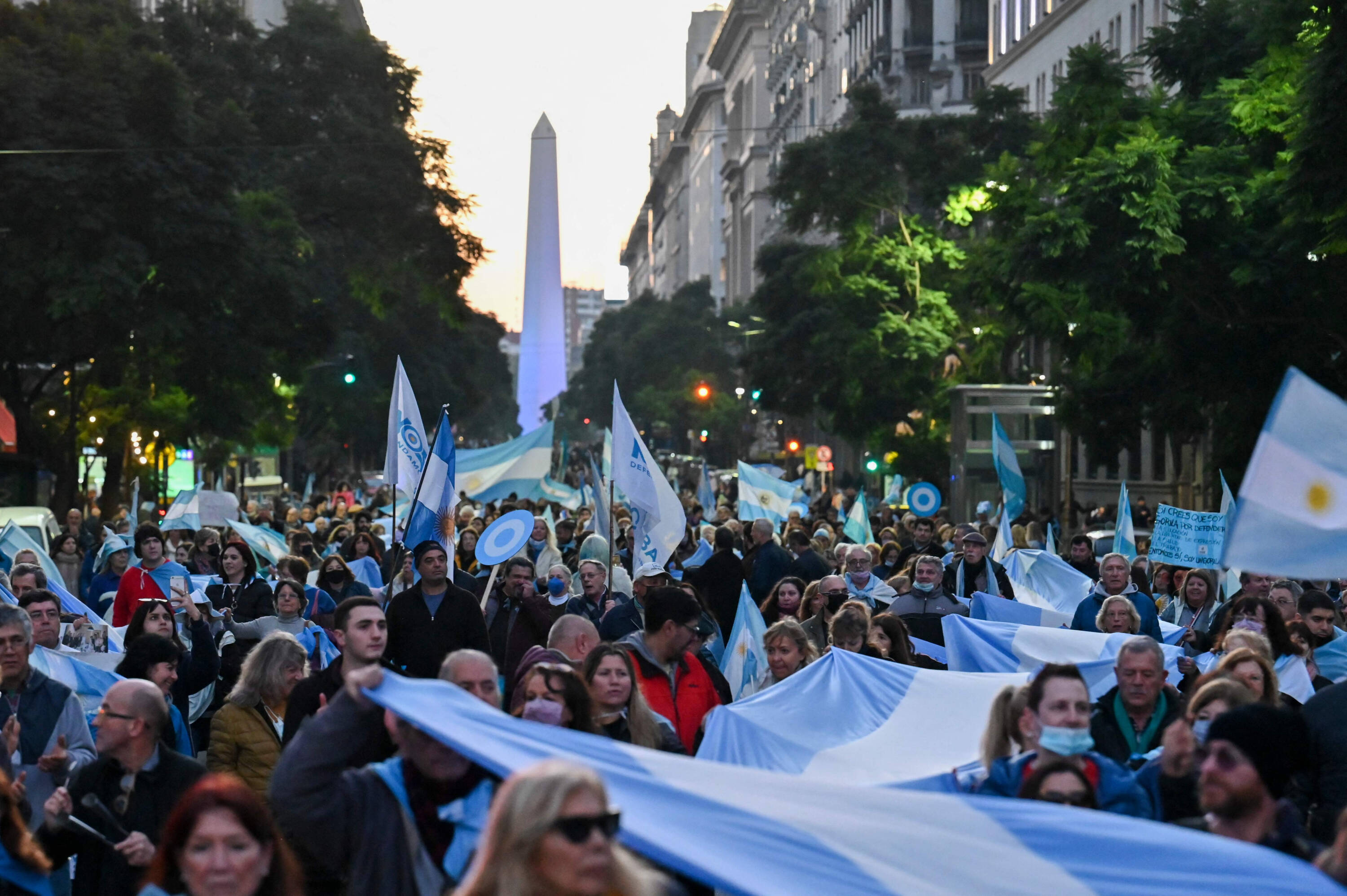 Frente a la Casa Rosada, manifestante exigieron mejoras sociales y económicas.