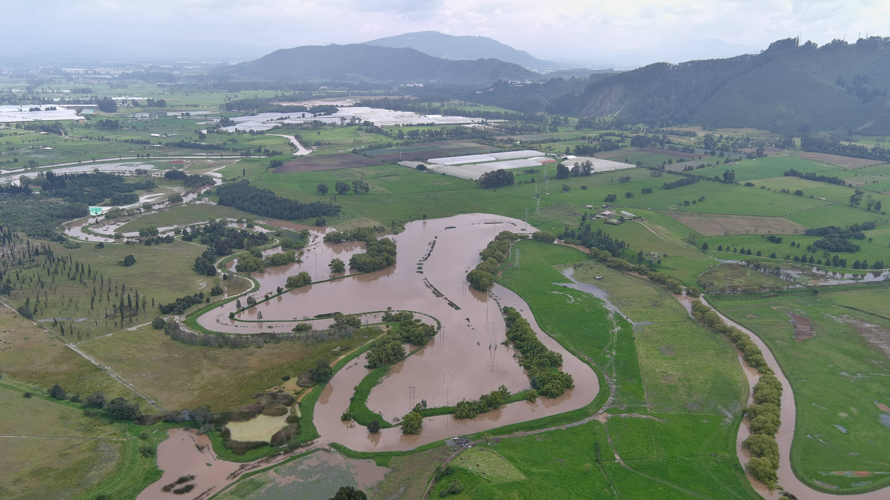 En la cuenca medios del río bogotá, Según la Gobernacia de Cundinamarca y la Car, Se Deben Hacer Obras Hidráulicas.