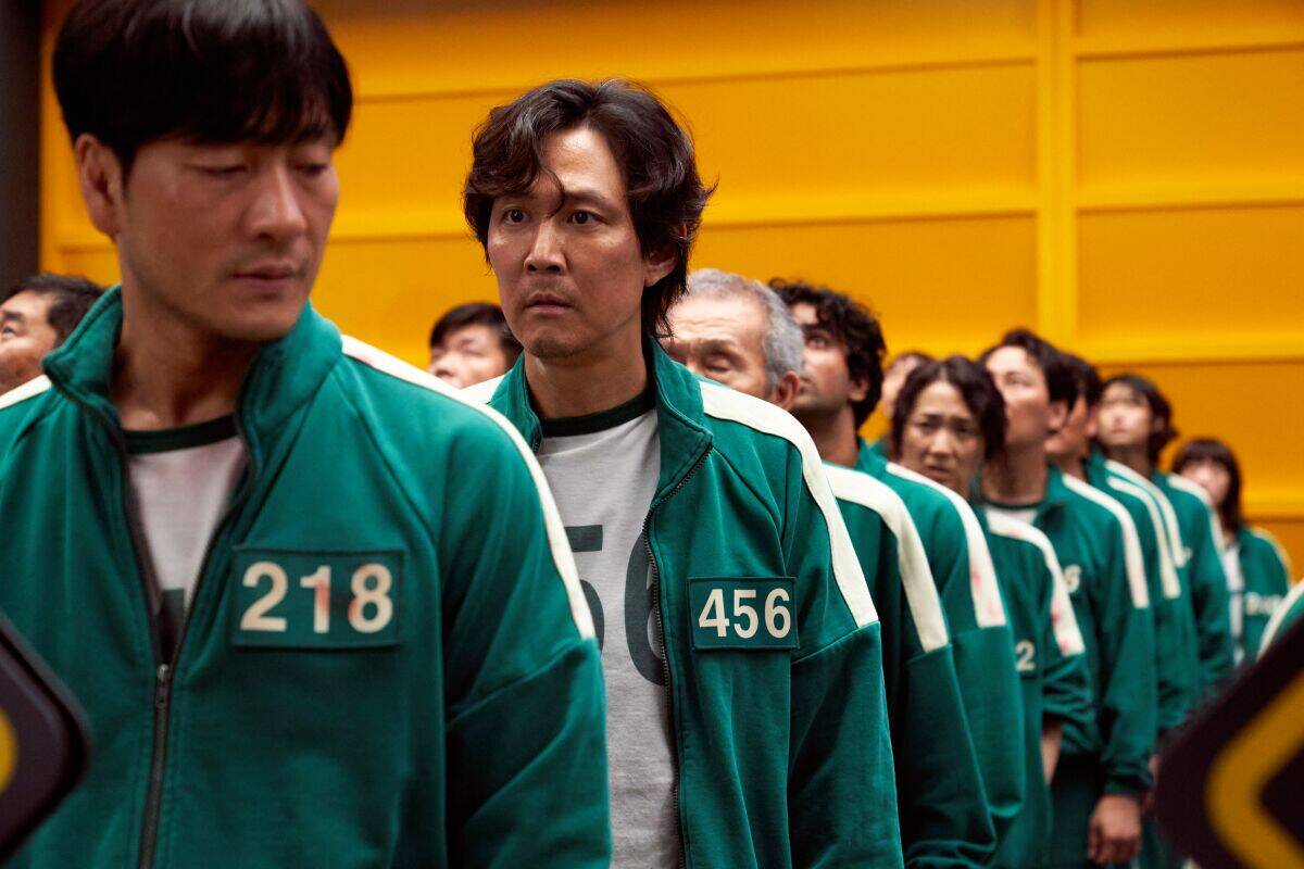 La serie coreana trata de un grupo de personas que por diferentes situaciones están ahogadas en deudas.