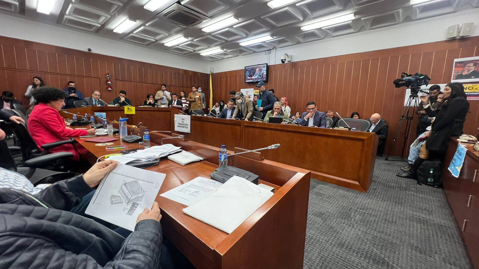 Primer debate en la Comisión Quinta del Senado.
